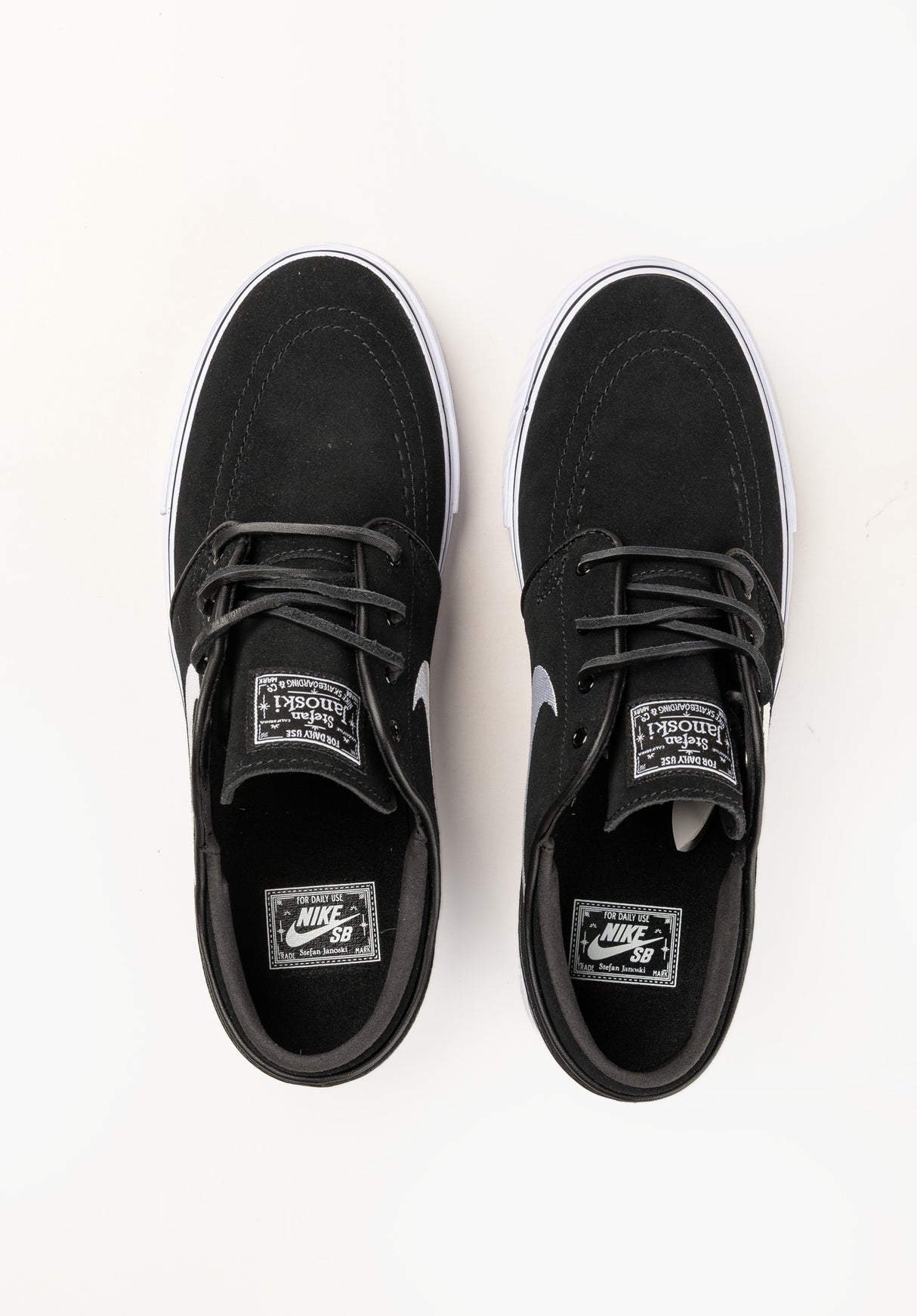 Janoski OG+ black-white Closeup2