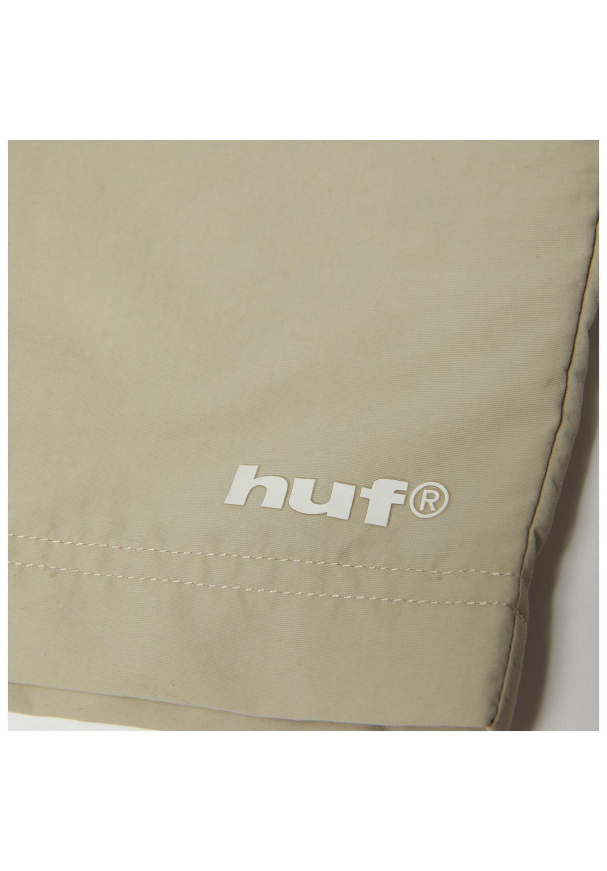 89 Easy Short taupe Closeup1