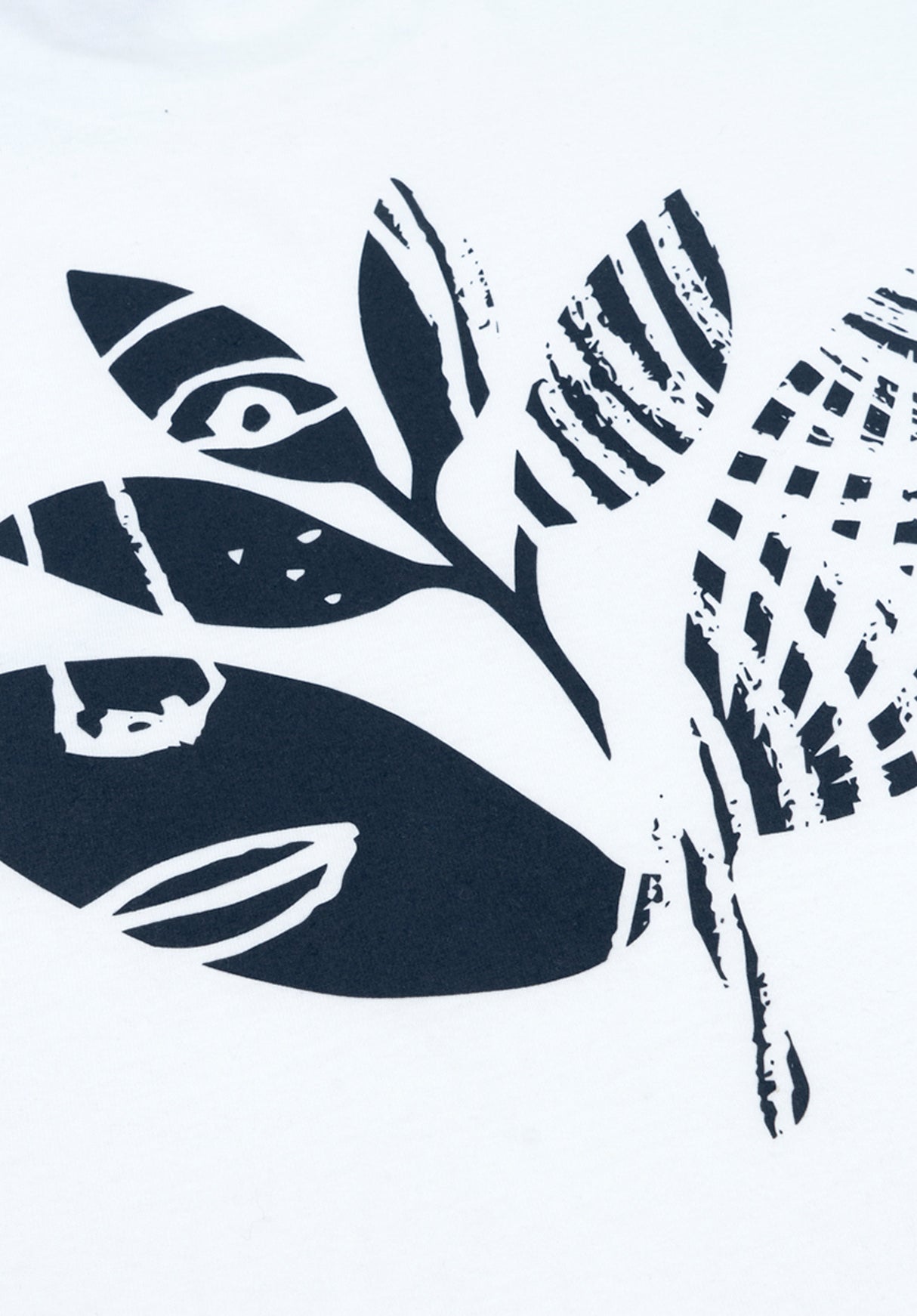 Femme white Closeup1