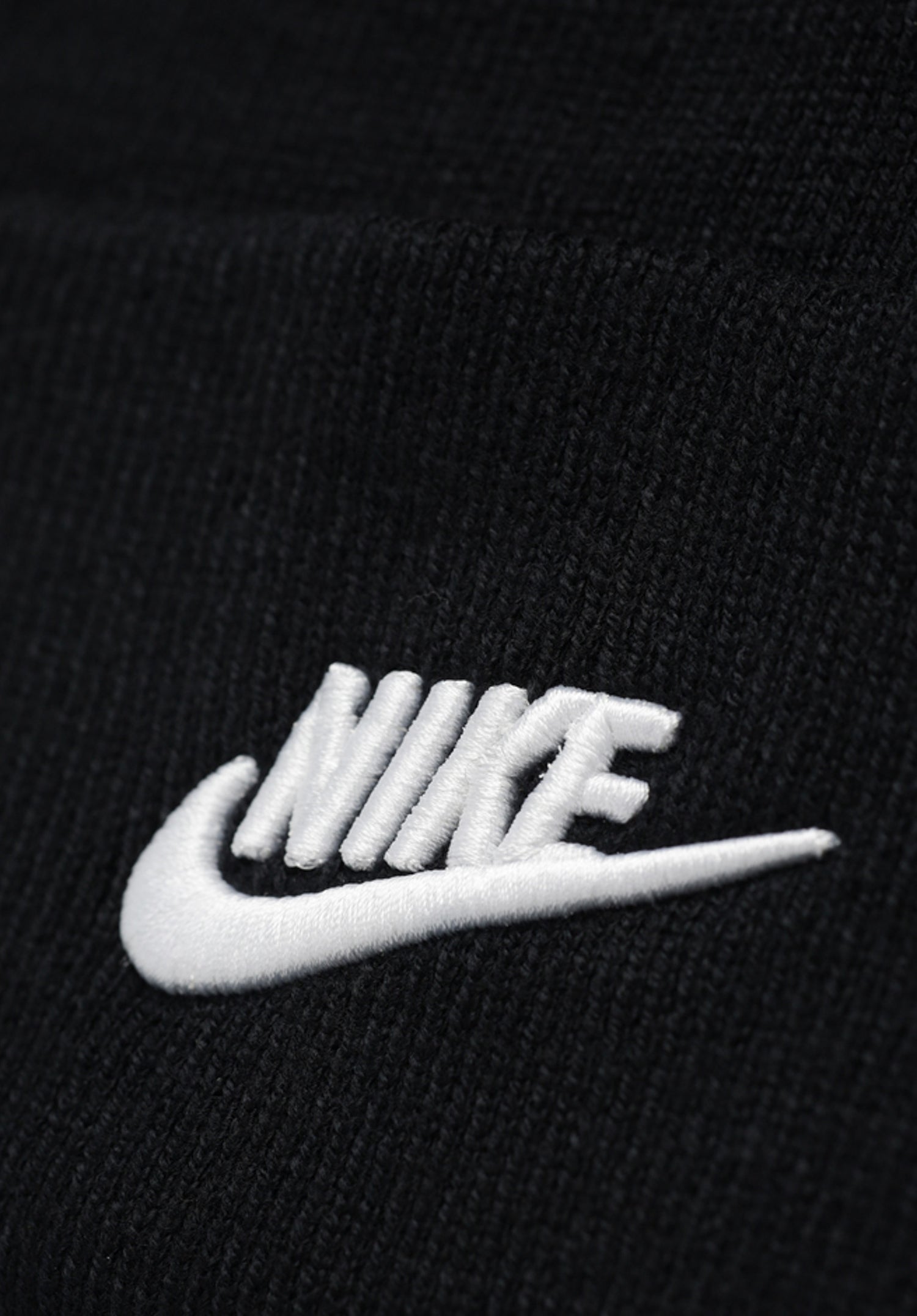 Peak black-white Rueckenansicht Zoom Image