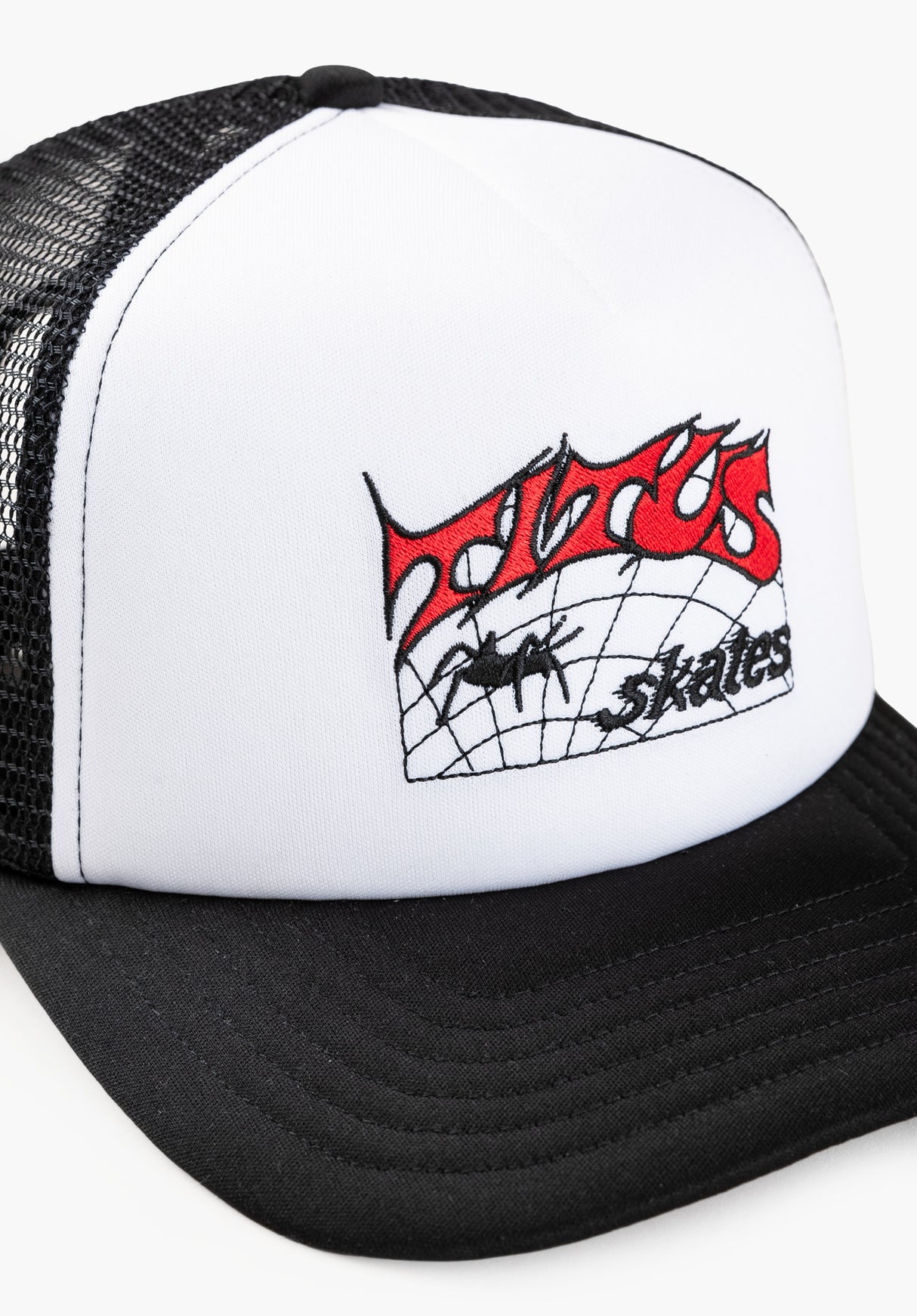 Heritage Trucker Cap black Closeup2