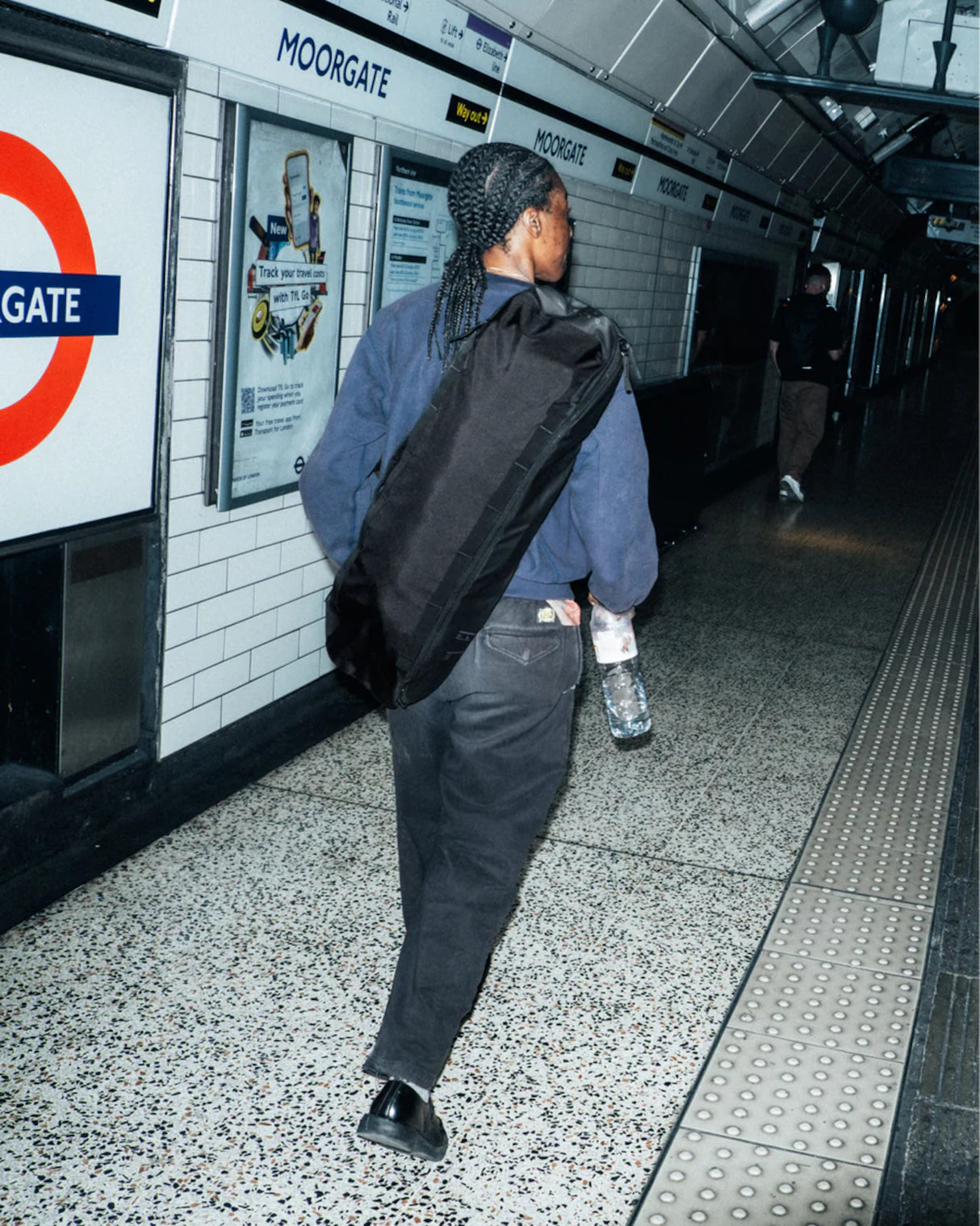 Skate Carrier 32L blackout Closeup1