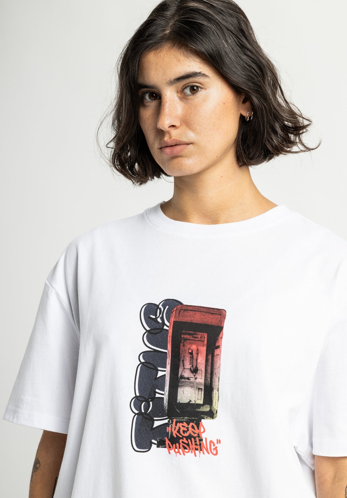 Manda white Closeup1