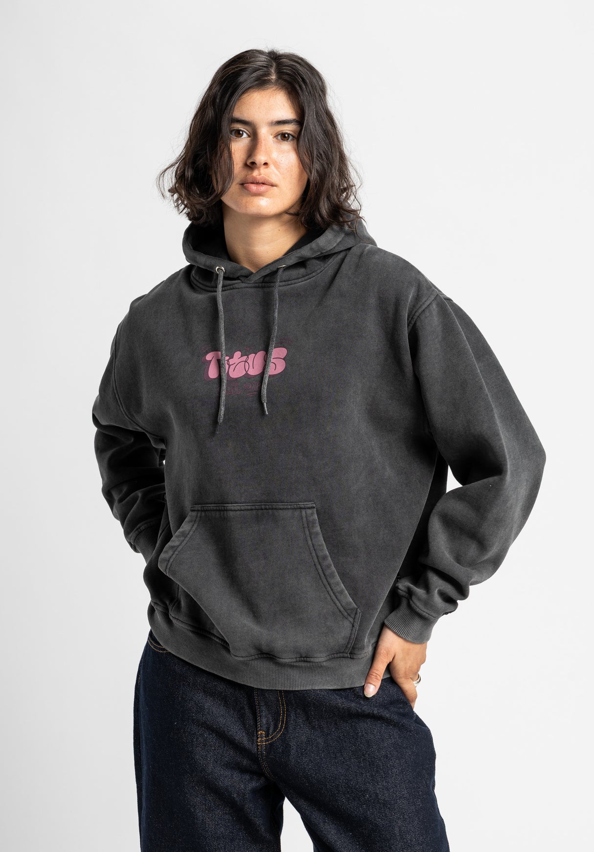 Alvar blackfaded Rueckenansicht