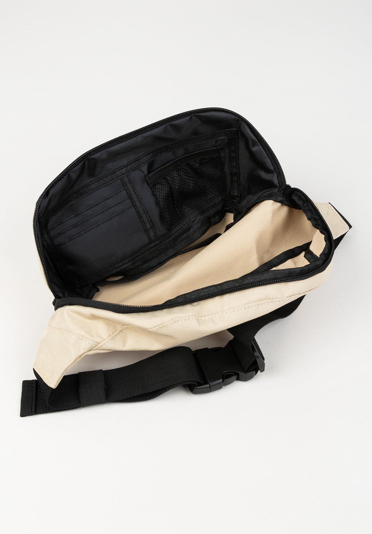 Script cream Closeup1