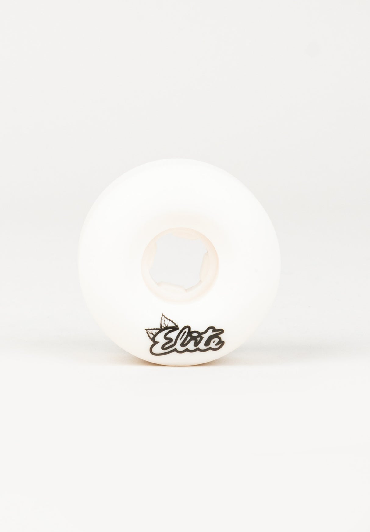 Martinez Elite Criaturas Chubbies 101A white Closeup2