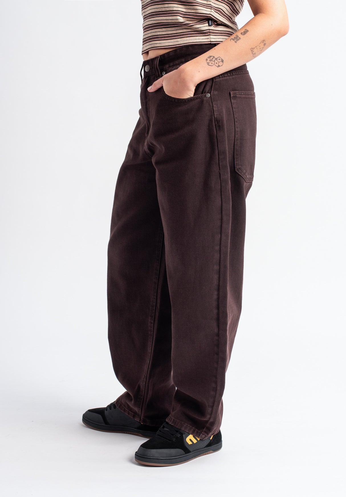 Alby-Baggy darkbrownwashed Closeup2