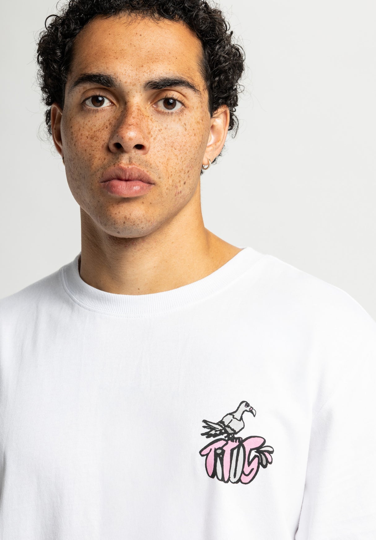 Pigeon Chaos white Closeup2