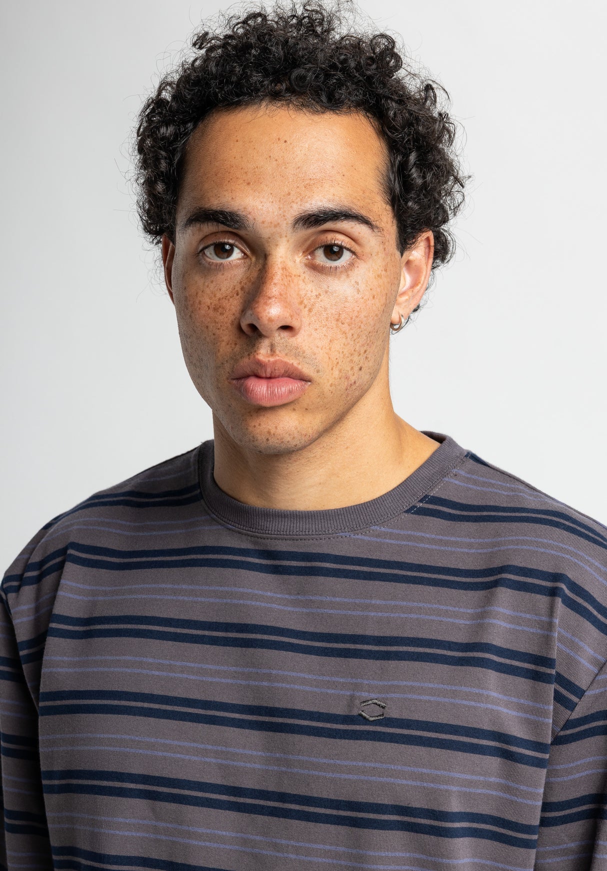 Icon Stripes grey-striped Closeup1