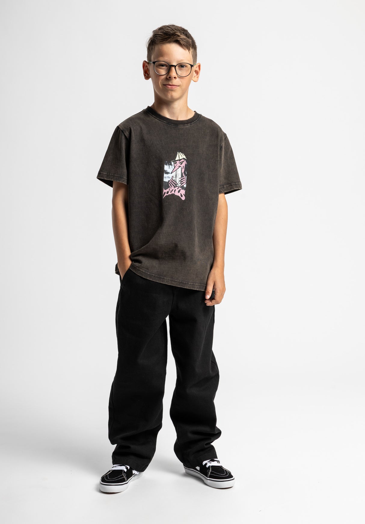 Skyscraper Music Kids blackfaded Closeup1