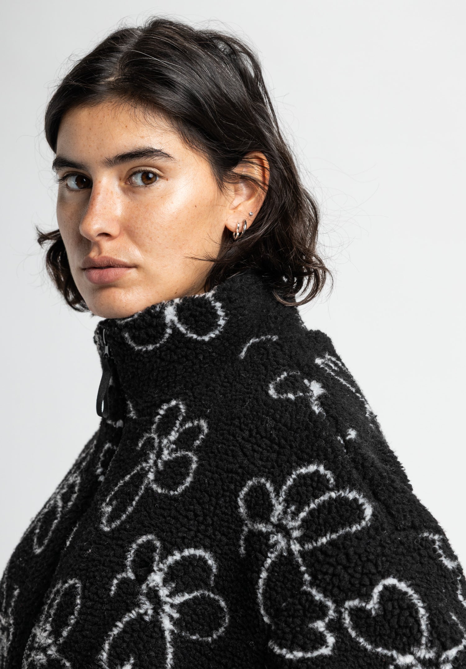 Nieva black-allover Closeup2 Zoom Image