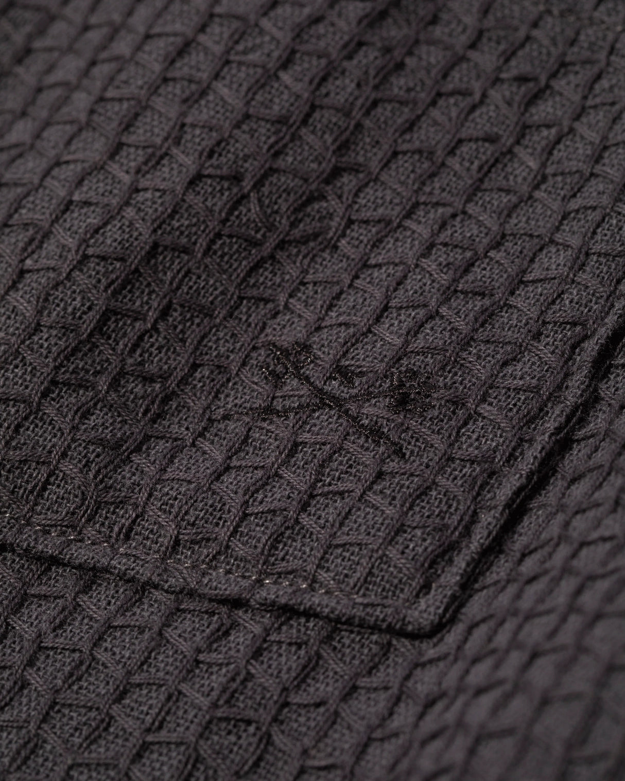 Tonal black Closeup2