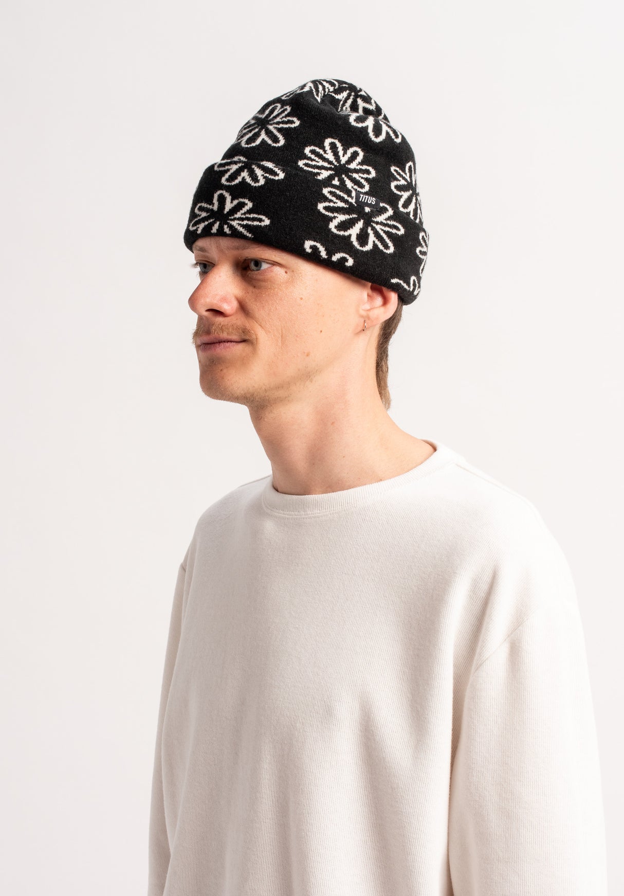 Fiore black Closeup2