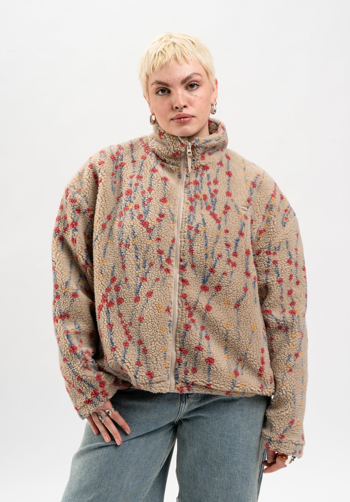 Nieva cream AO Closeup2