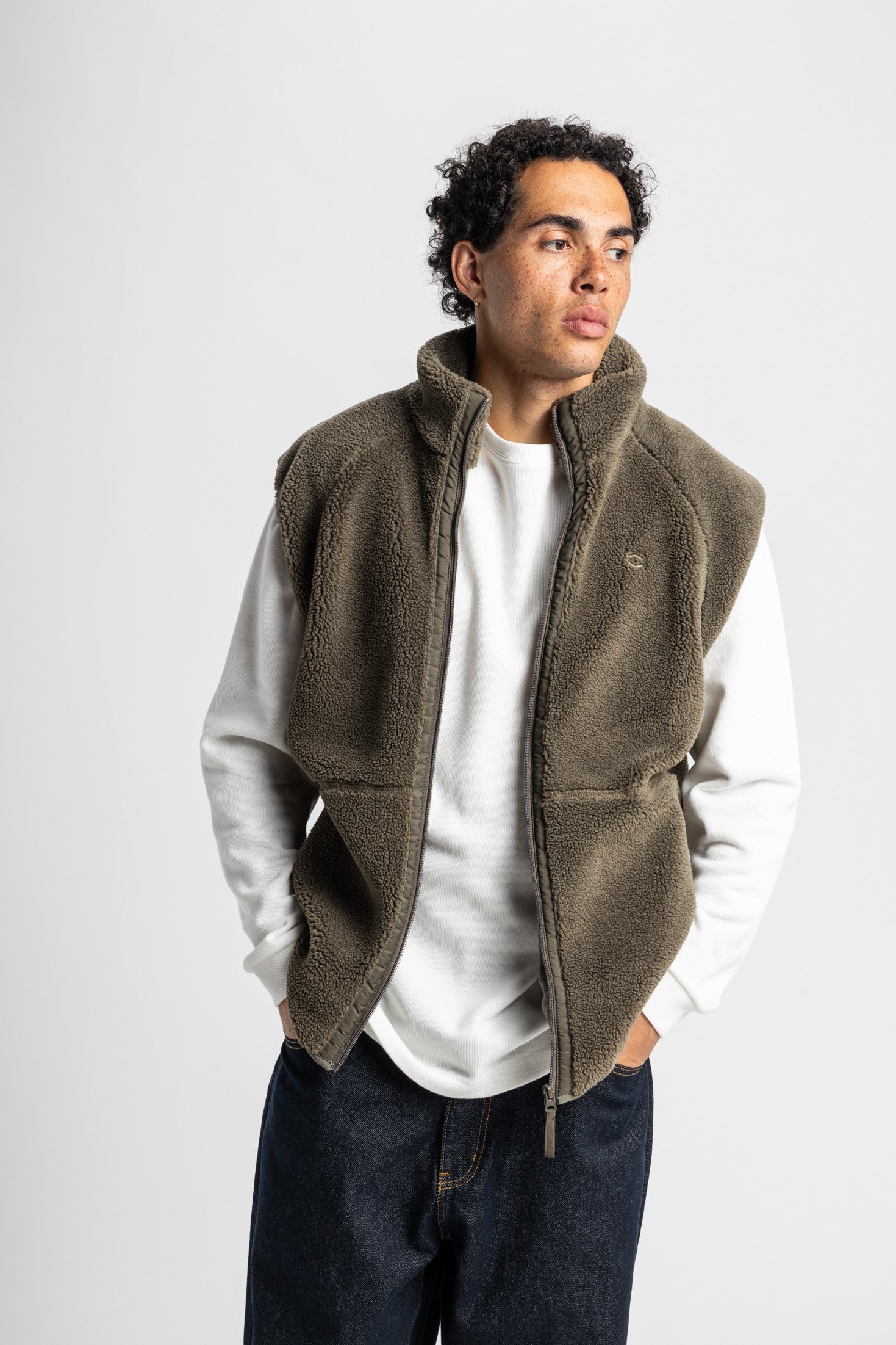 Ethan darkolive Vorderansicht Zoom Image