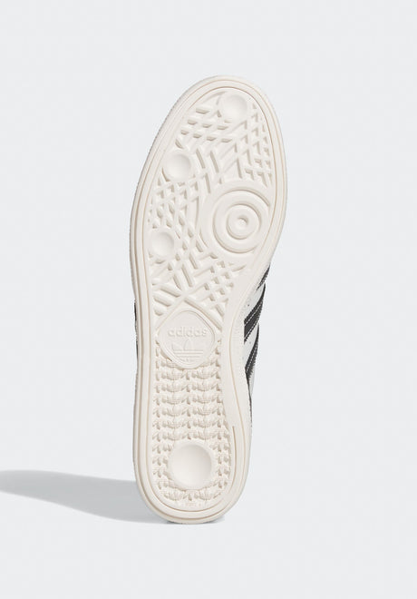 Busenitz Pro crystalwhite-coreblack-offwhite Closeup2