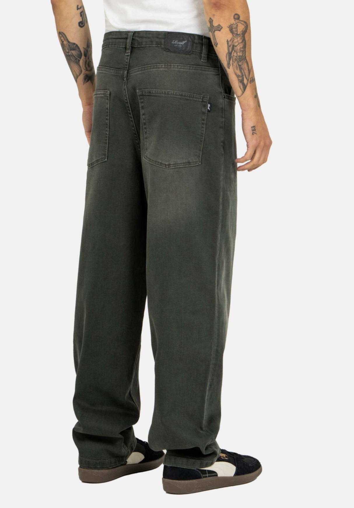 Baggy dirtygreen Rueckenansicht