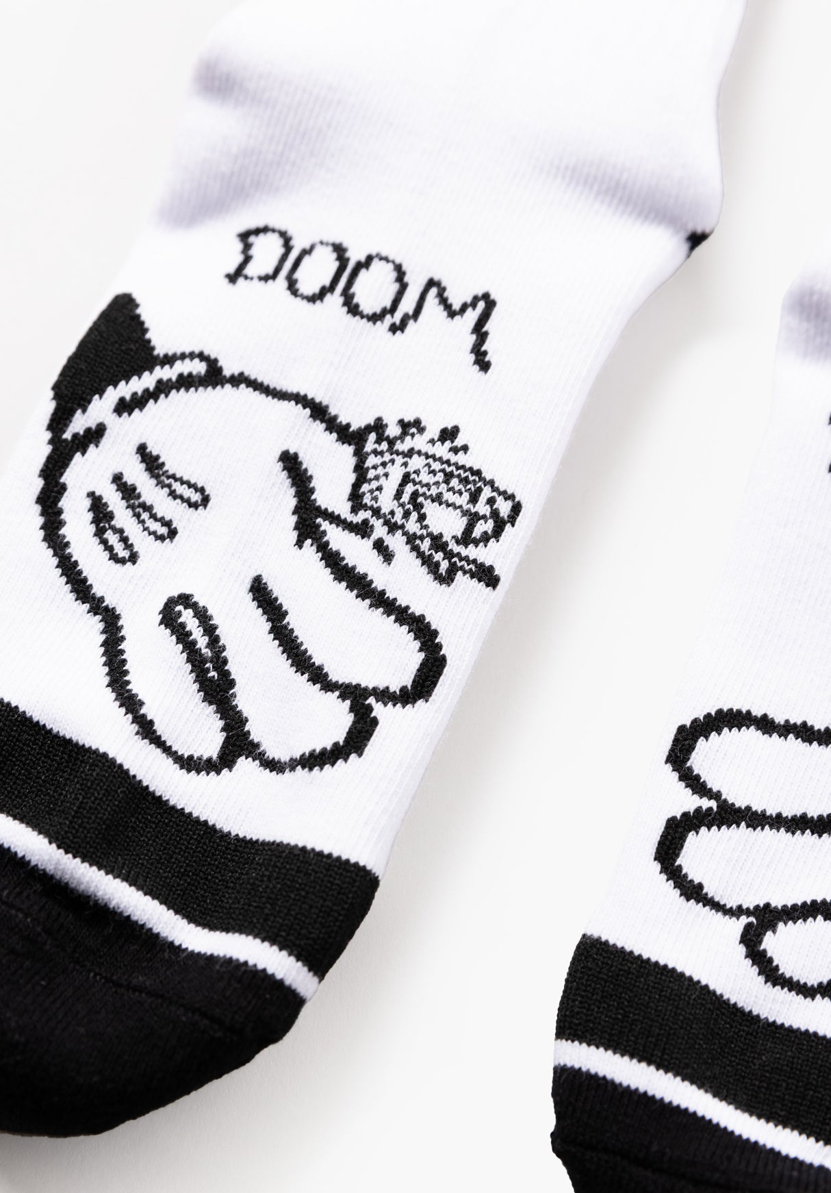 Toon Shake black-white Closeup1