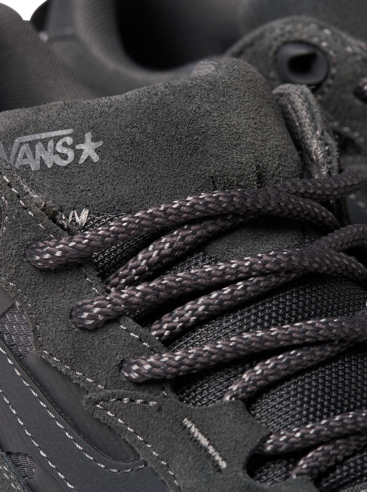 Skate 2 Wayvee atibagray Closeup1