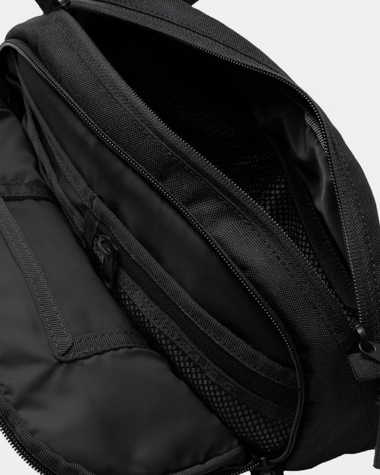 Waisted Pack black Closeup2