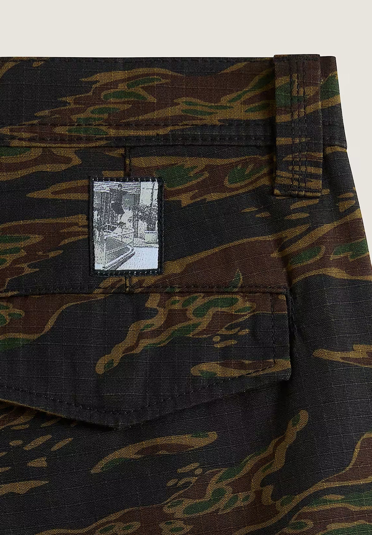 Skate Loose Atiba Haze Cargo black-camo Closeup1