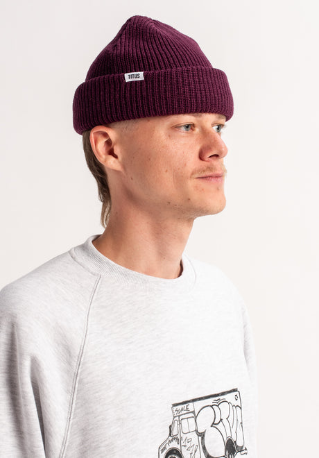 Script Fisherman Snow darkcherry Closeup2