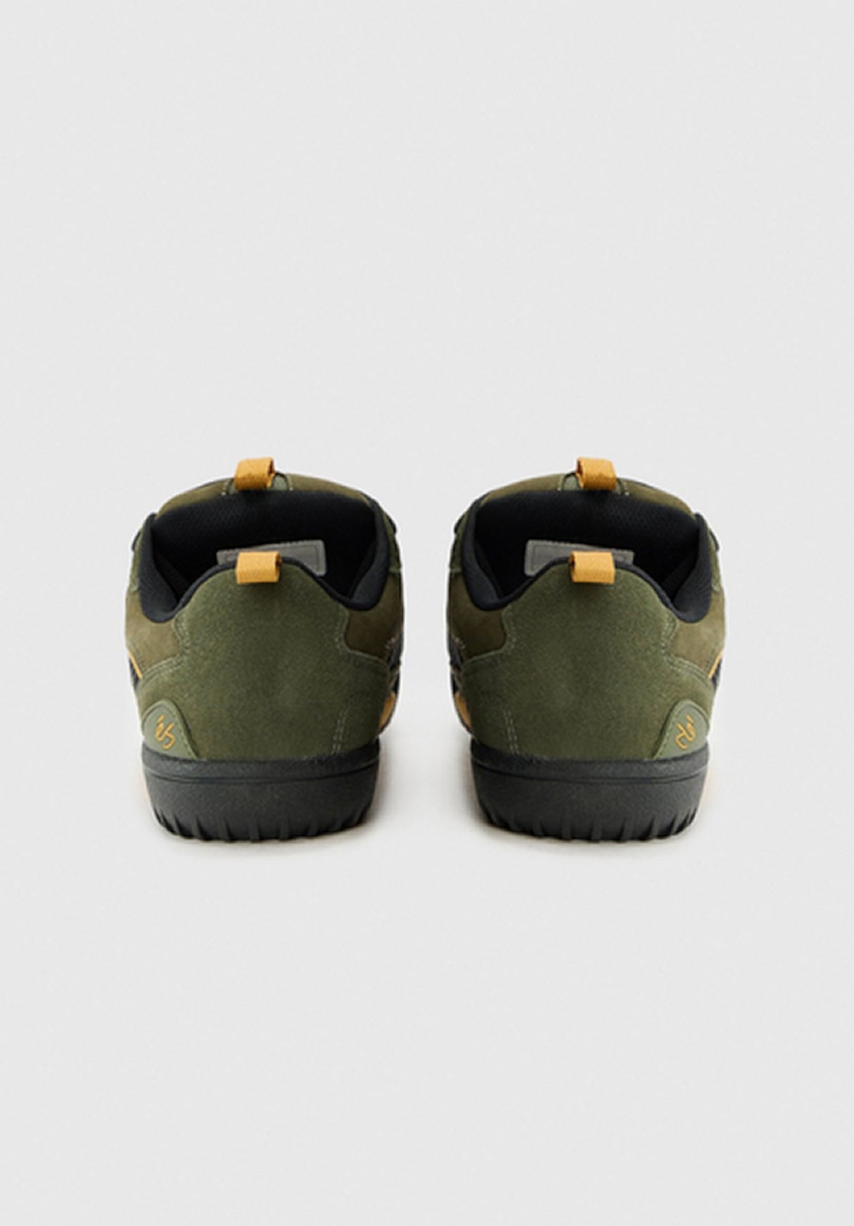 Quattro olive-black Closeup1