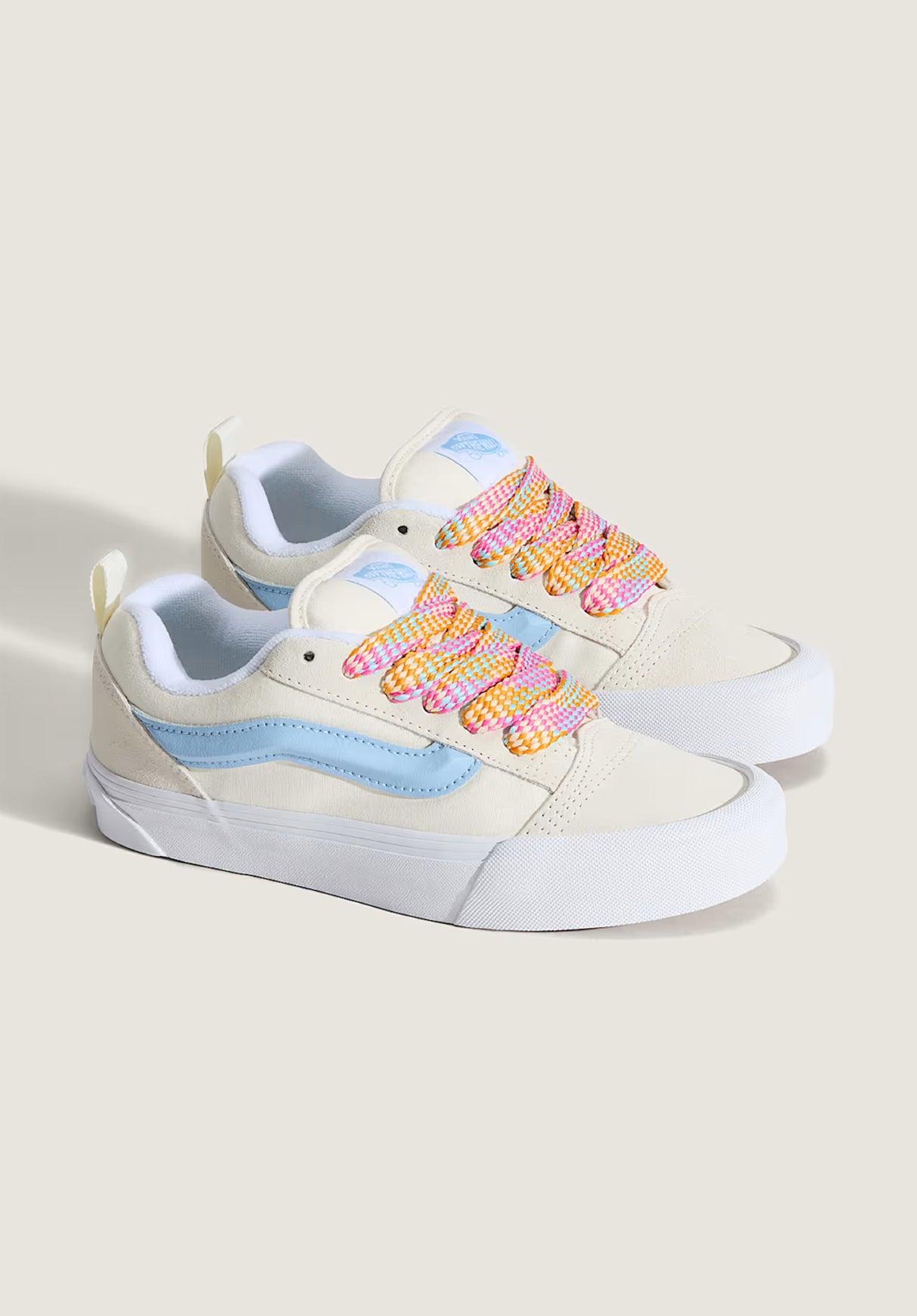 Knu Skool white-blue Rueckenansicht