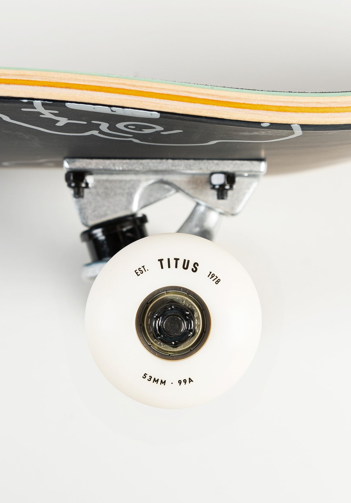 Faces Classic black Closeup2