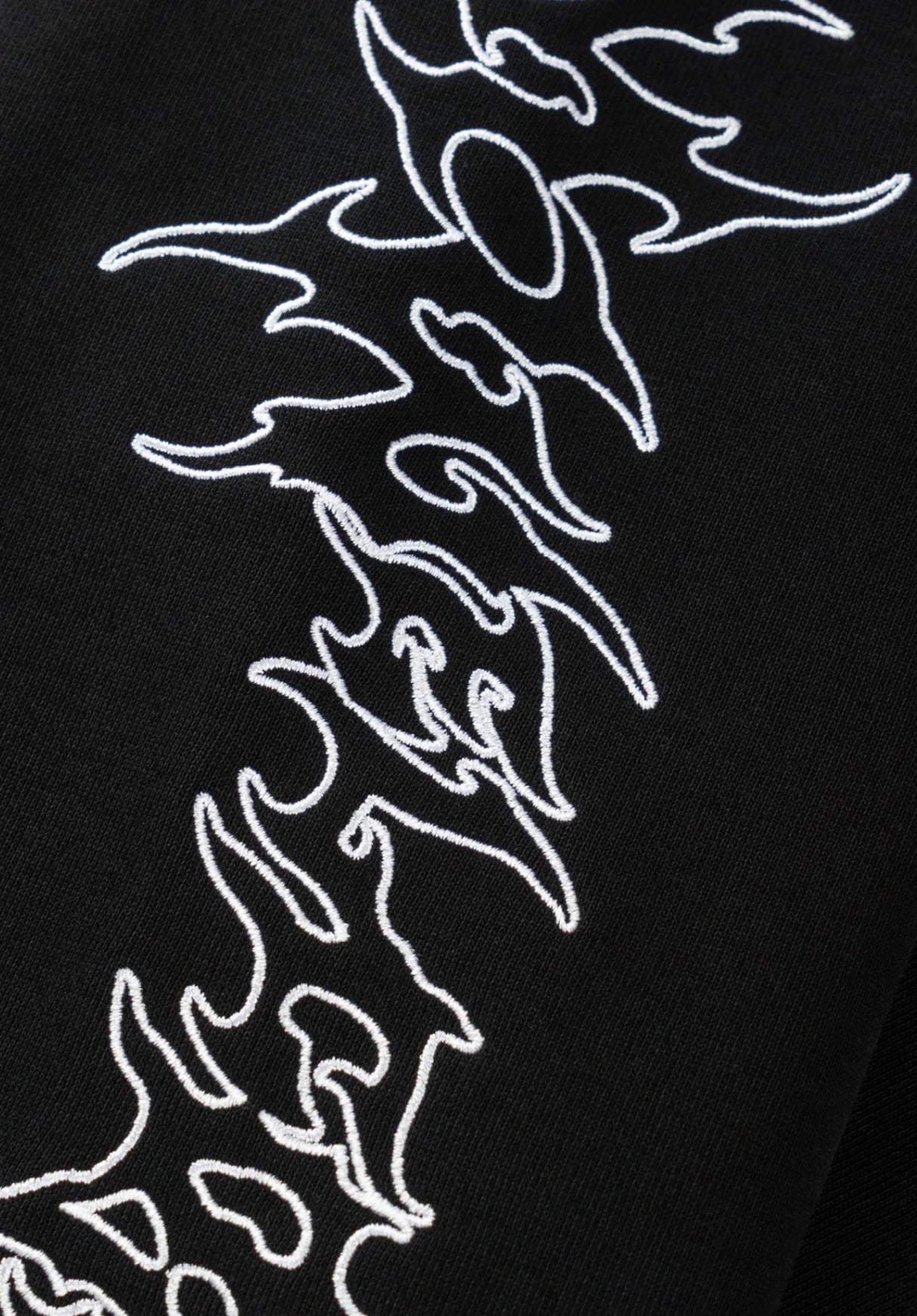 Barb Sleeve Embroidered Pigment-Dyed black Closeup1
