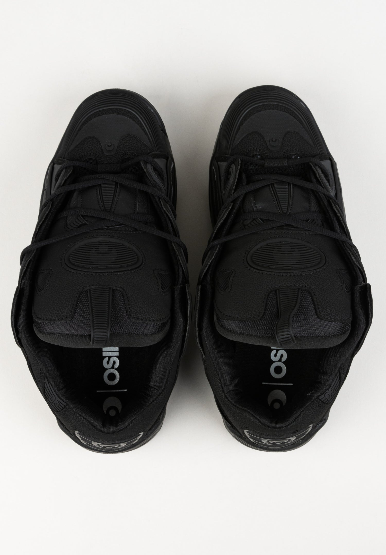 D3 2001 black-black-black Closeup2 Zoom Image