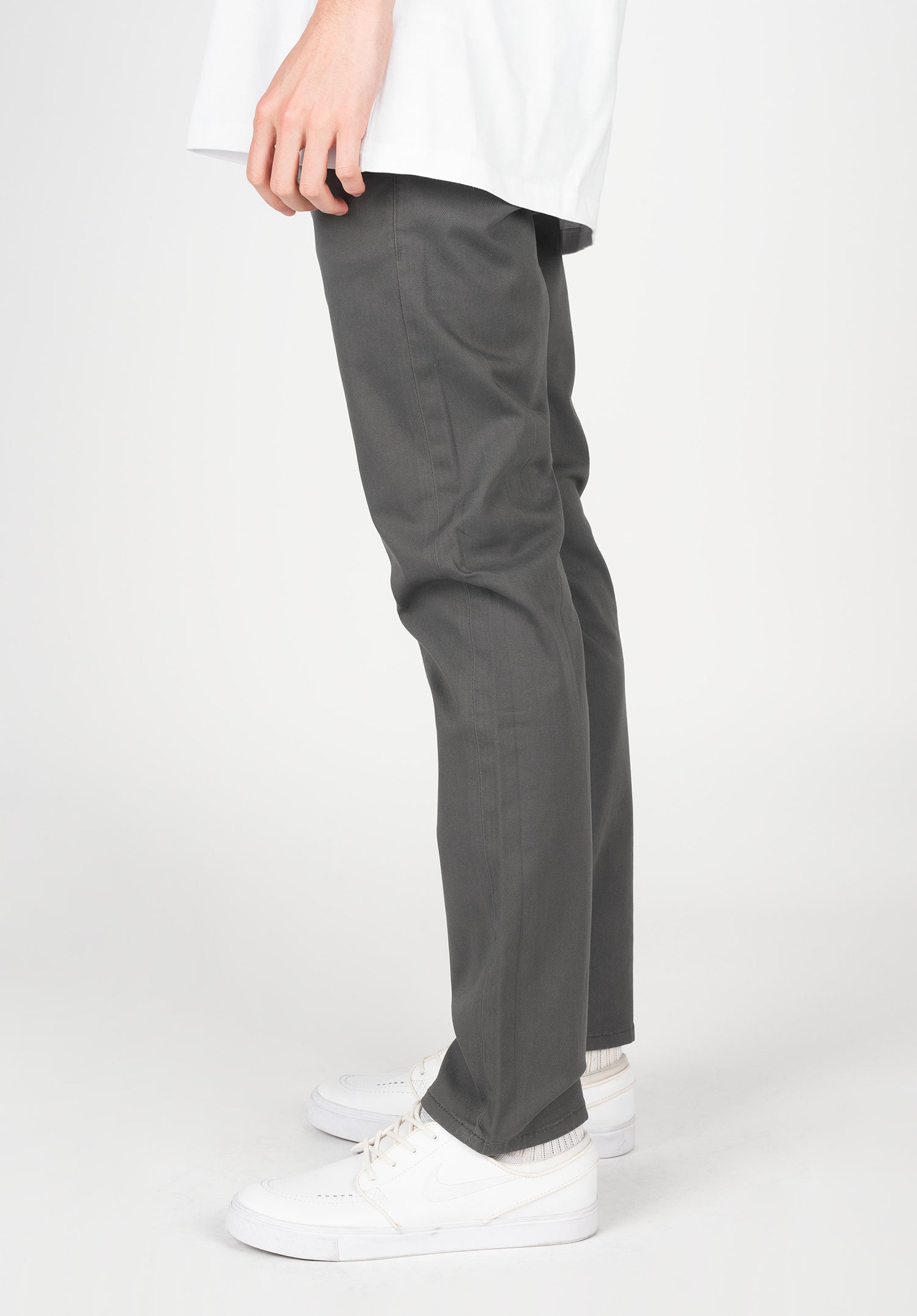 Flex Tapered Chino vulcangrey Rueckenansicht Zoom Image
