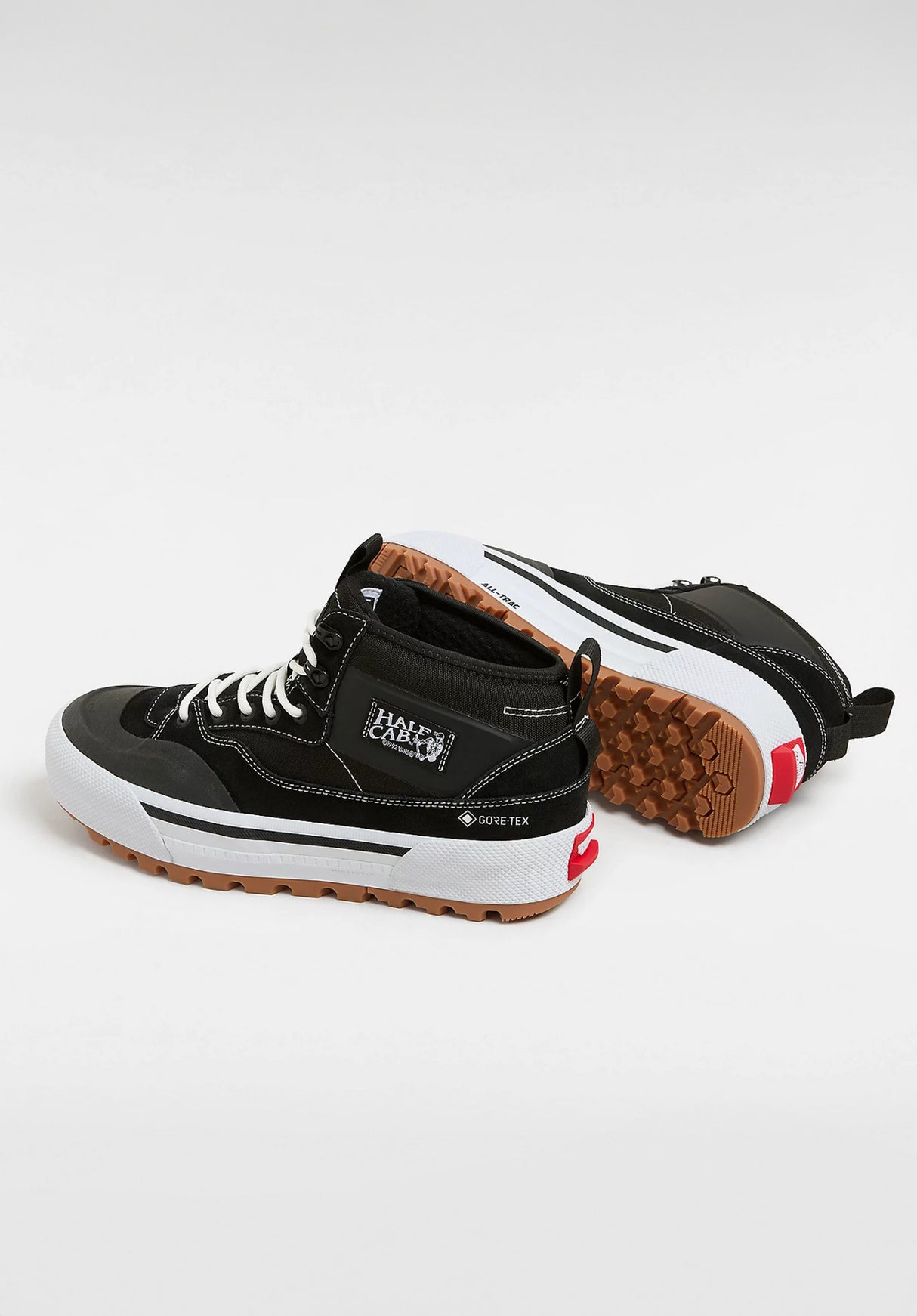MTE Half Cab Gore-Tex black-white Closeup1
