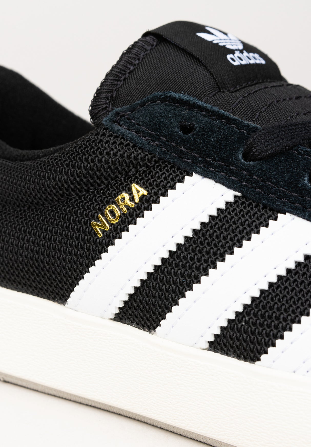 Nora coreblack-ftwwhite-gretwo Unteransicht