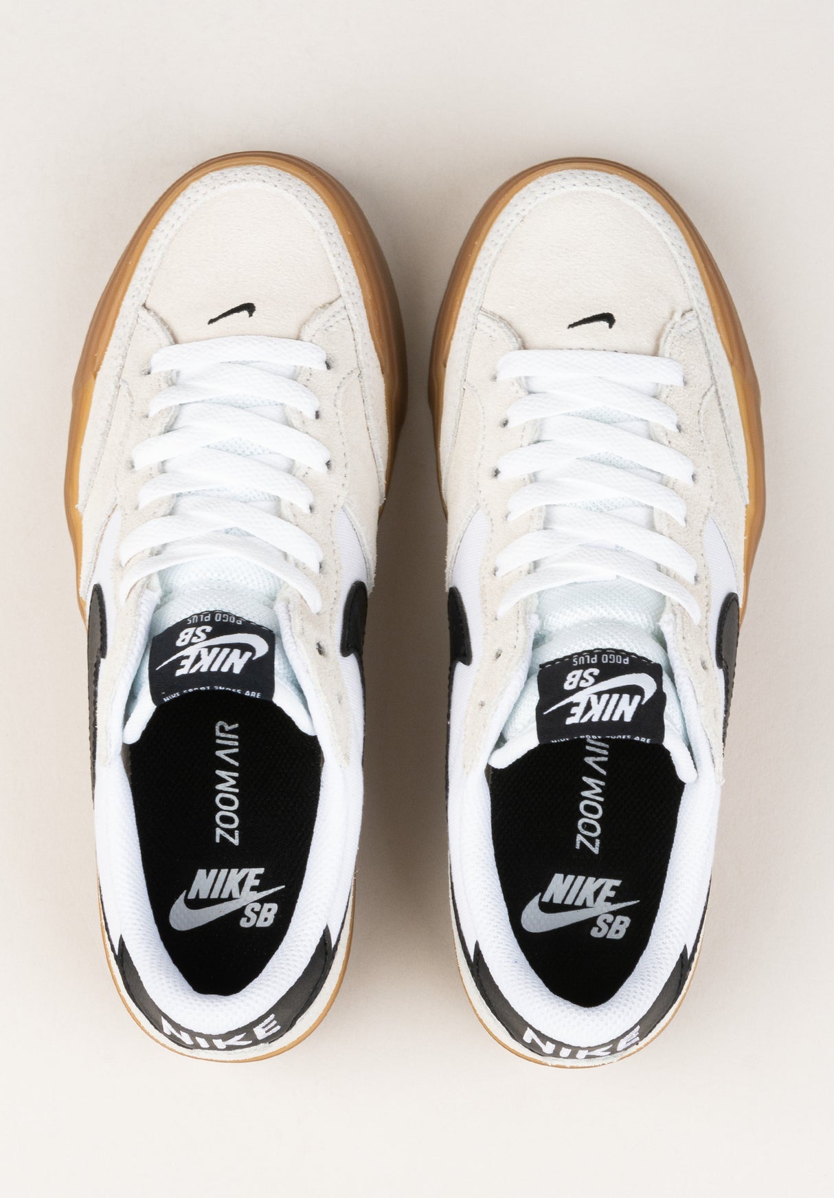 Pogo white-black-white-gumlightbrown Closeup2