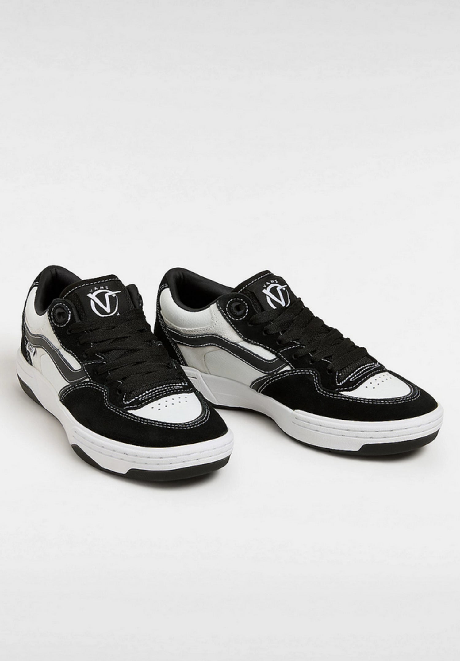 Rowan 2 black-white-black Rueckenansicht Zoom Image