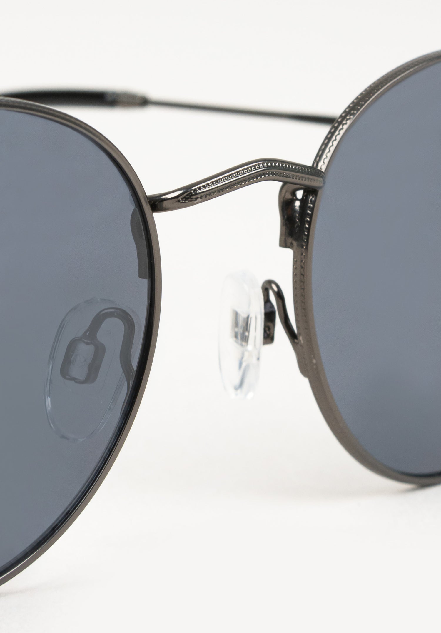 Liam gunmetal-black Close-Up1 Zoom Image