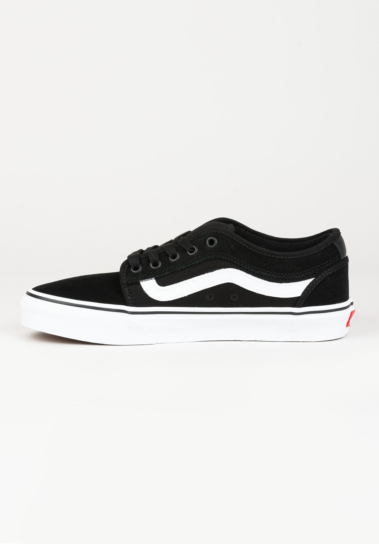 Chukka Low Sidestripe black-white Oberansicht