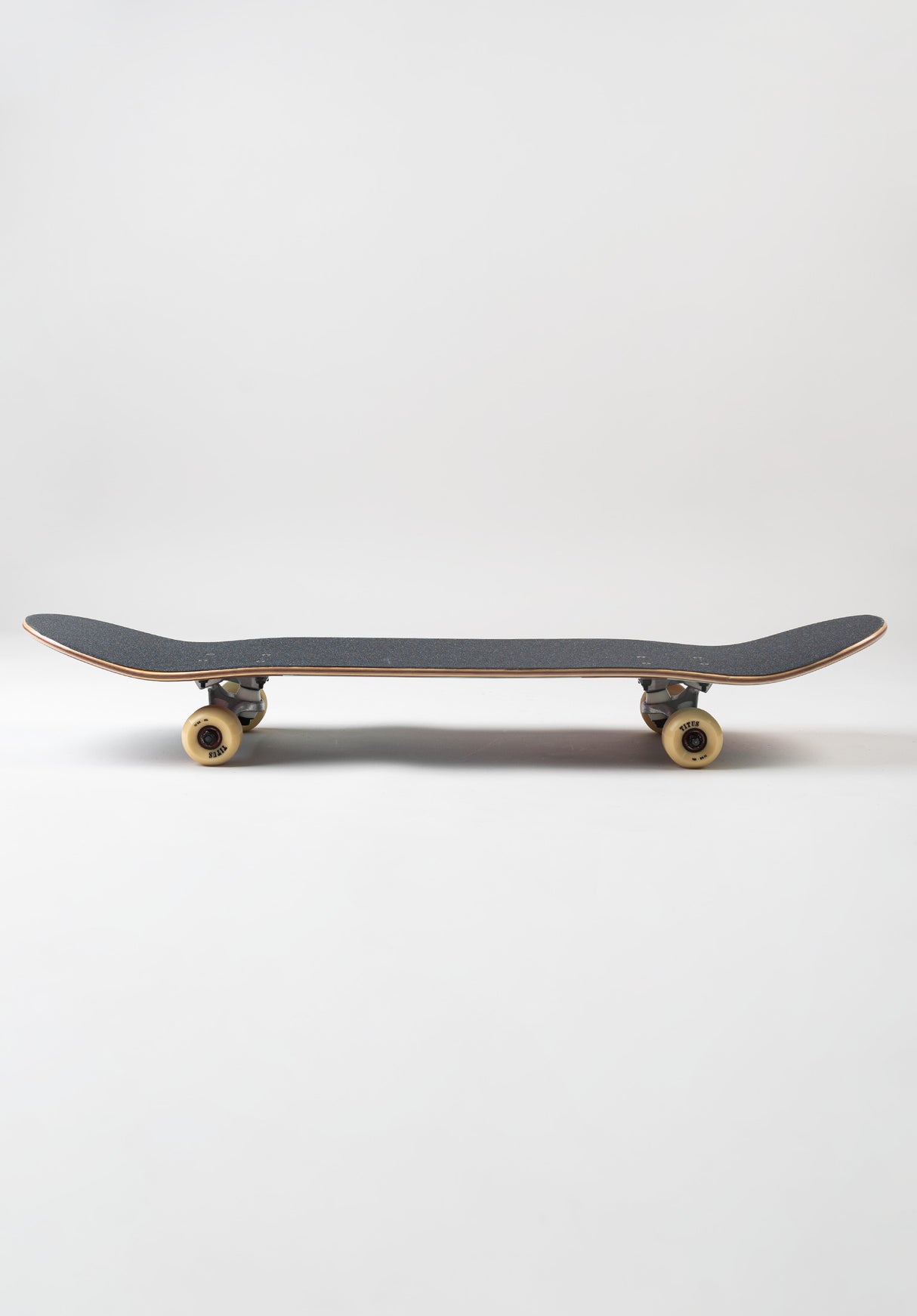 Premium Completes wood Close-Up1