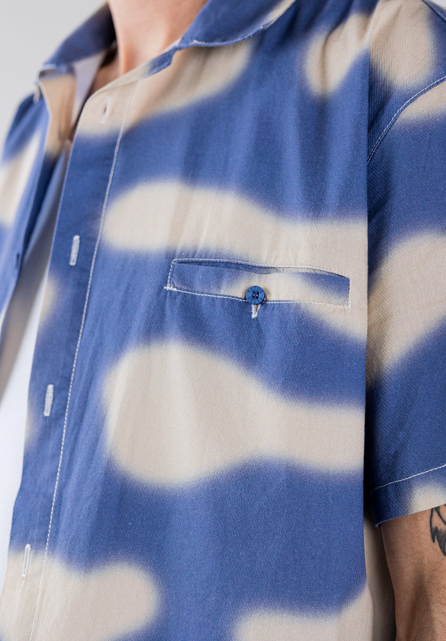 Owen blue-batik Close-Up2 Zoom Image