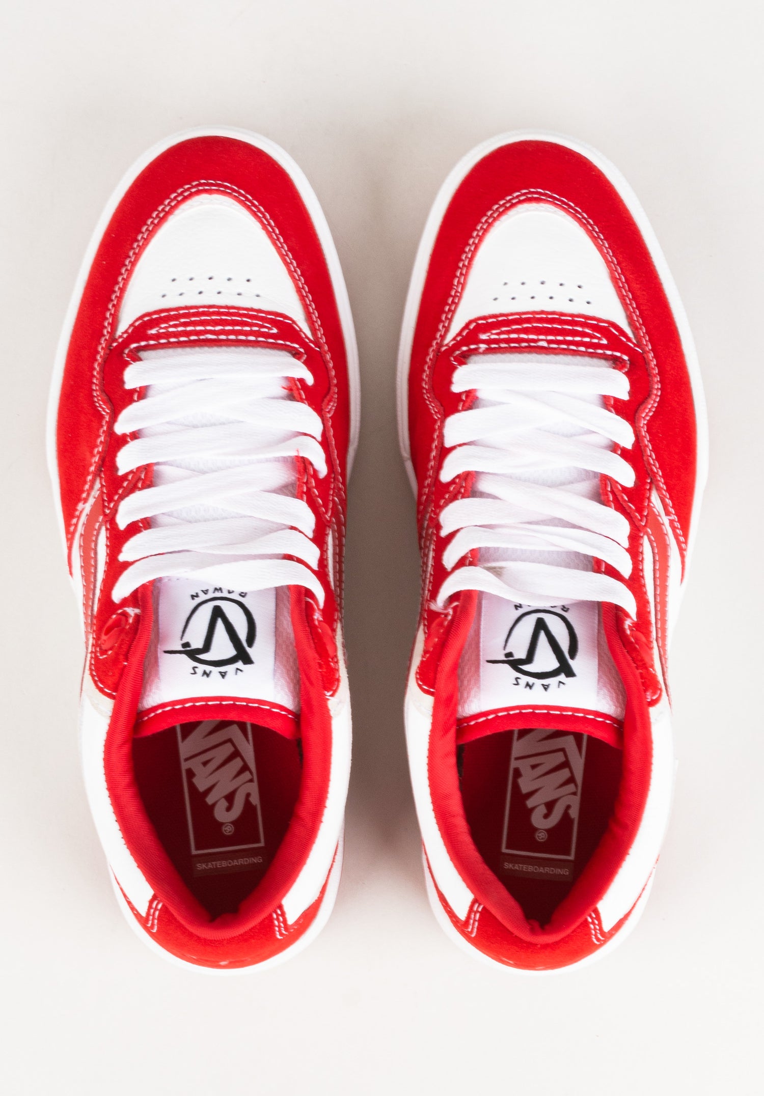 Rowan 2 red-white Close-Up2 Zoom Image