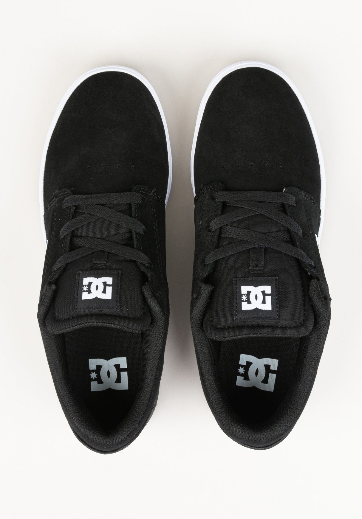 Crisis 2 black-white Close-Up2