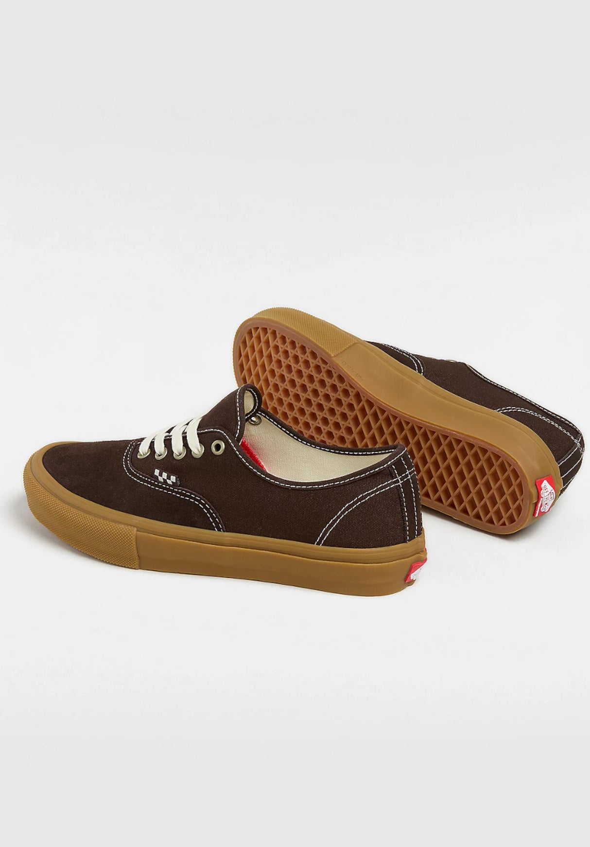 Skate Authentic brown-gum Closeup1