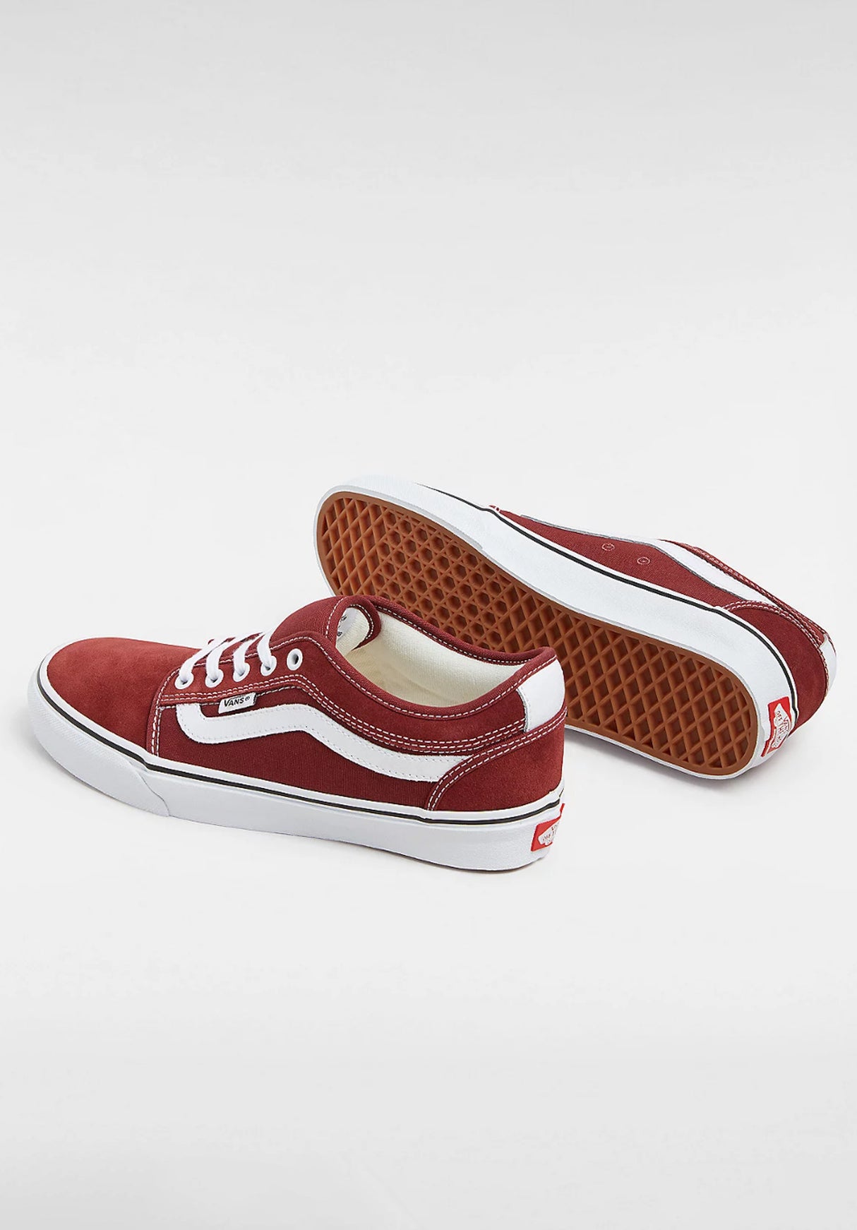 Skate Chukka Low Sidestripe burgundy-white Closeup1
