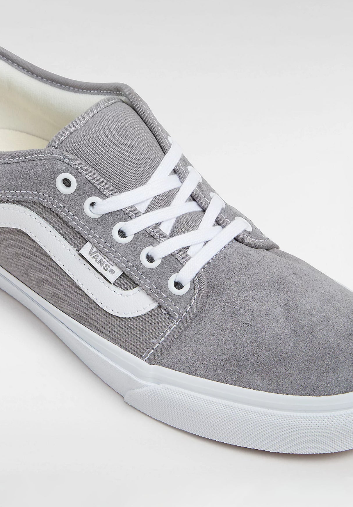 Skate Chukka Low Sidestripe lightgrey Closeup2