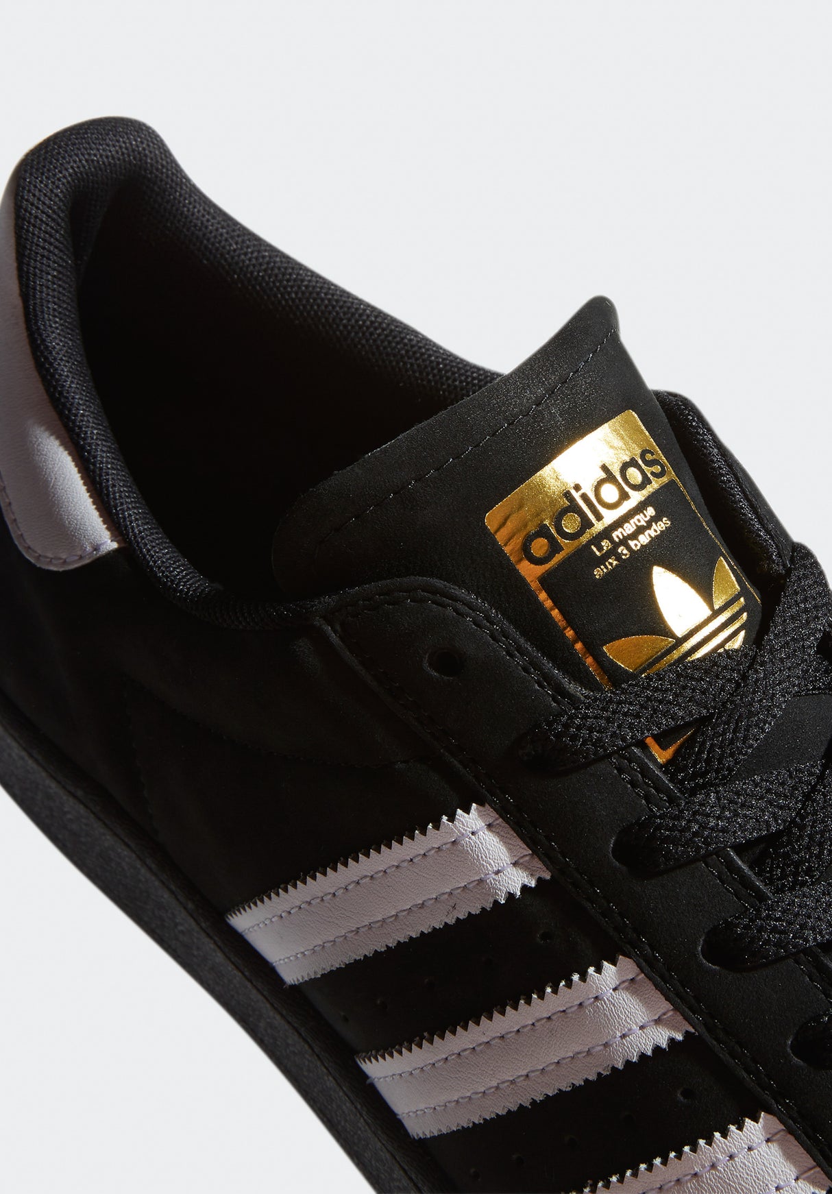 Superstar ADV coreblack-white-gold Closeup2