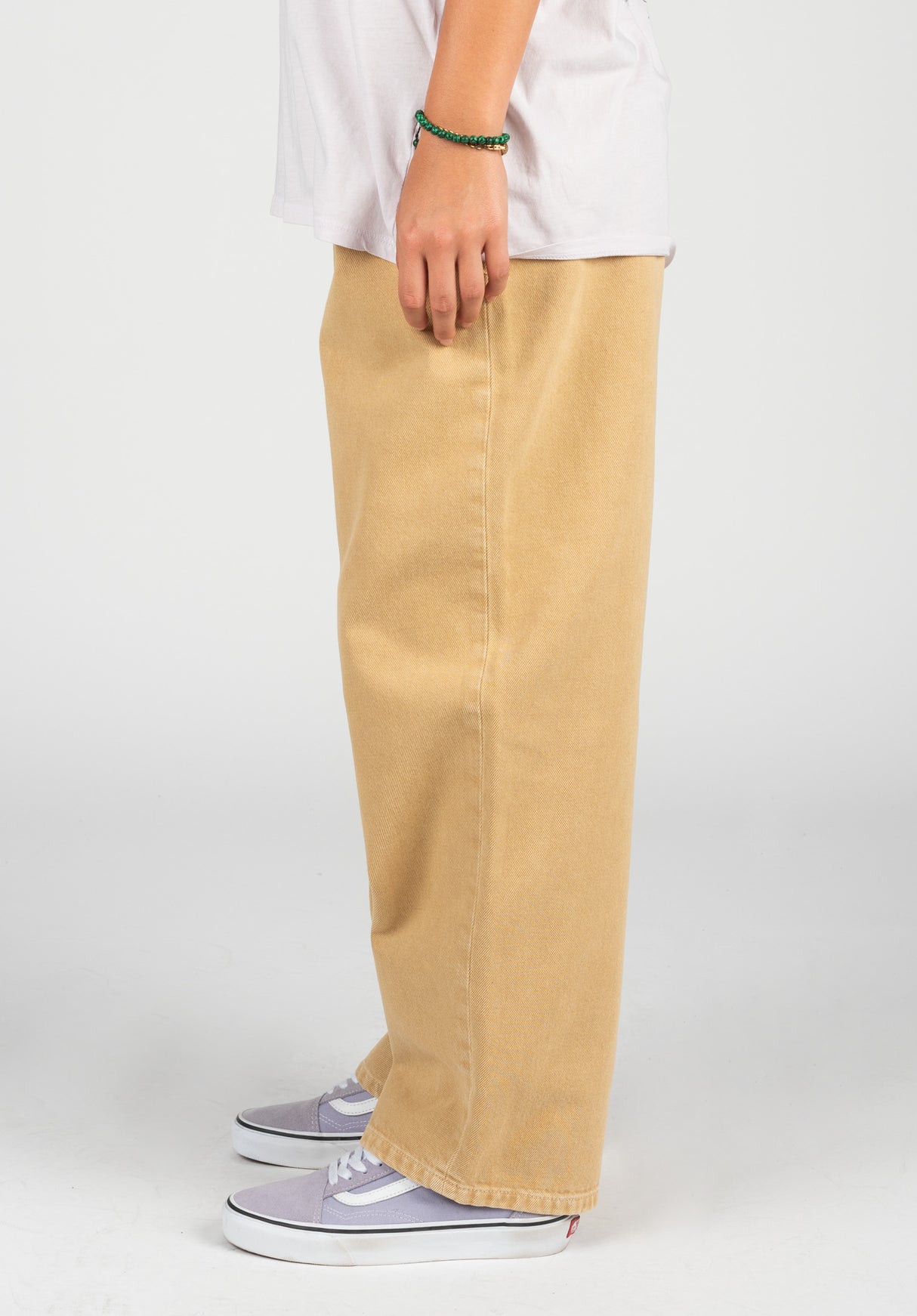 W' Brandon bourbonstonedyed Closeup1