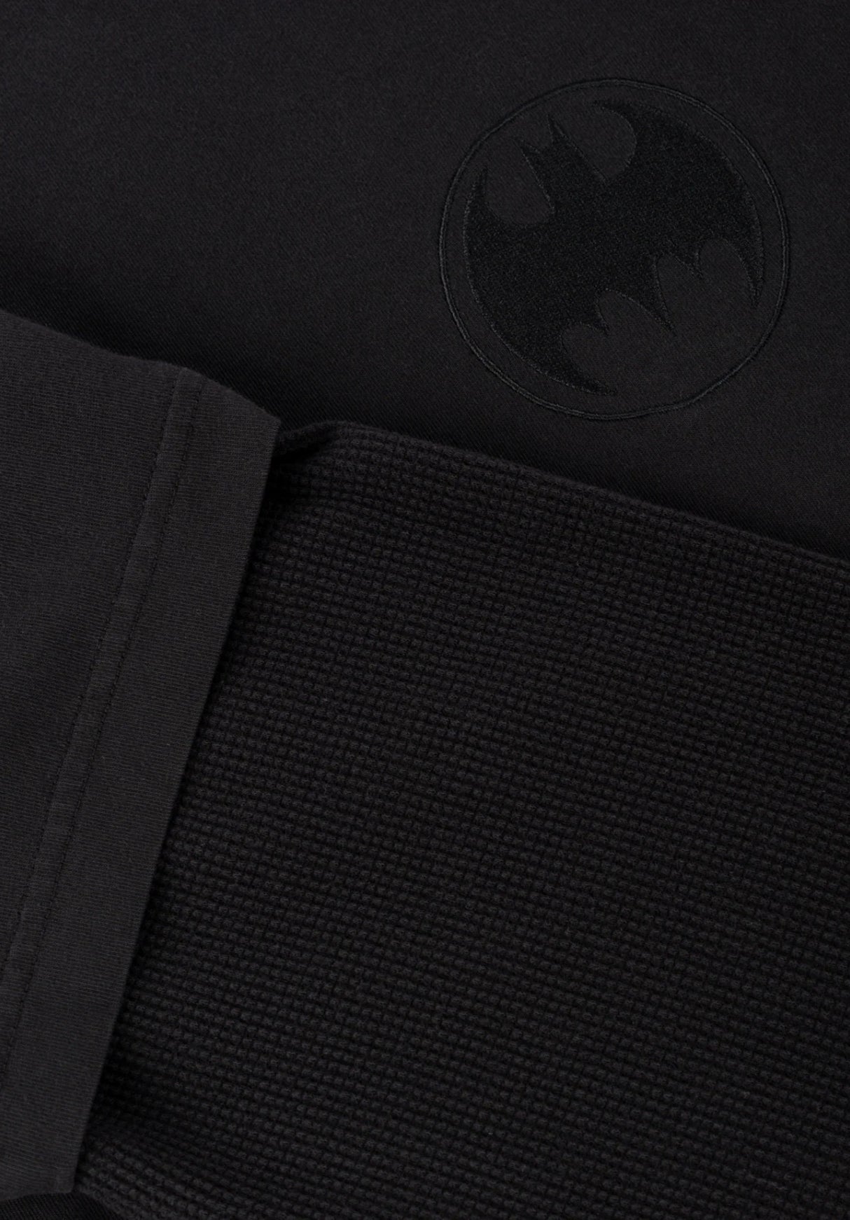 x Batman Bat Signal Layered washed-black Rueckenansicht