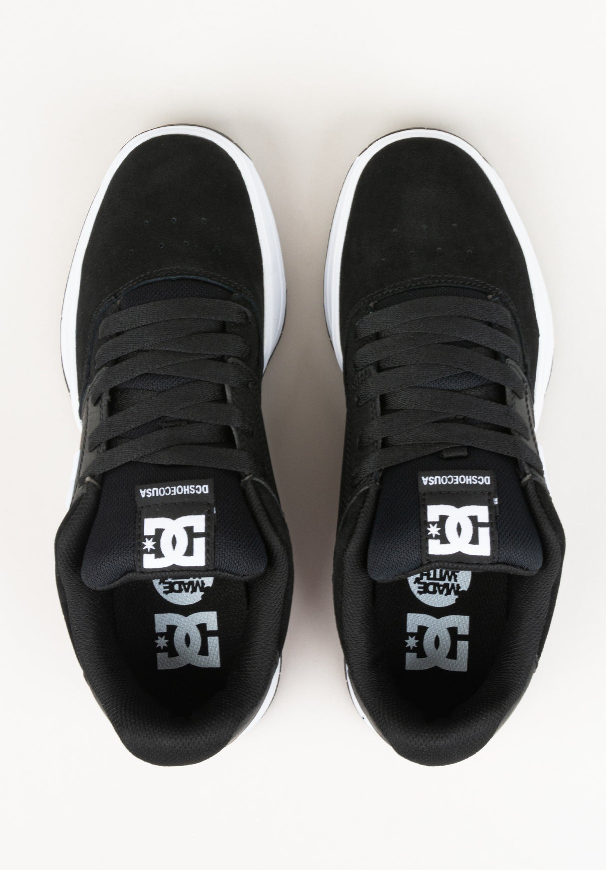 Central black-white Close-Up2