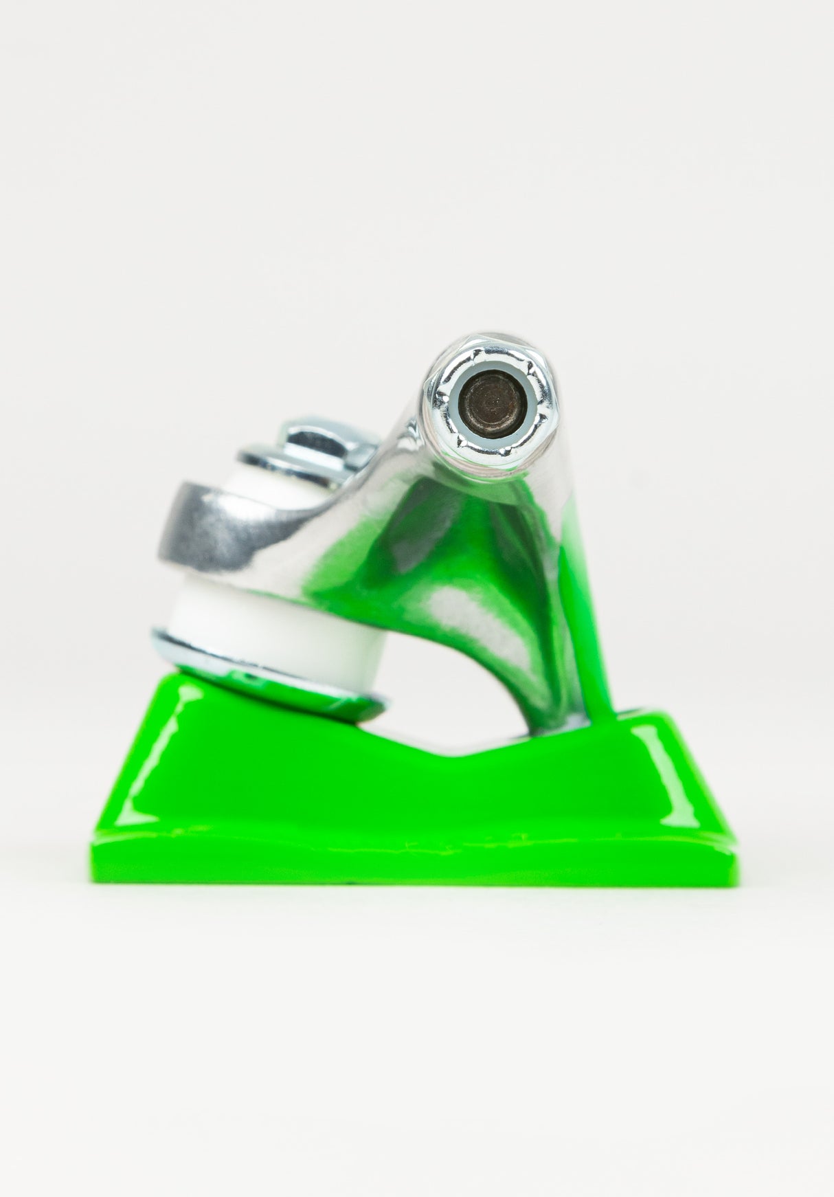 8.50 K5 Ryan Lay Watering Hole Standard silver-green Close-Up1